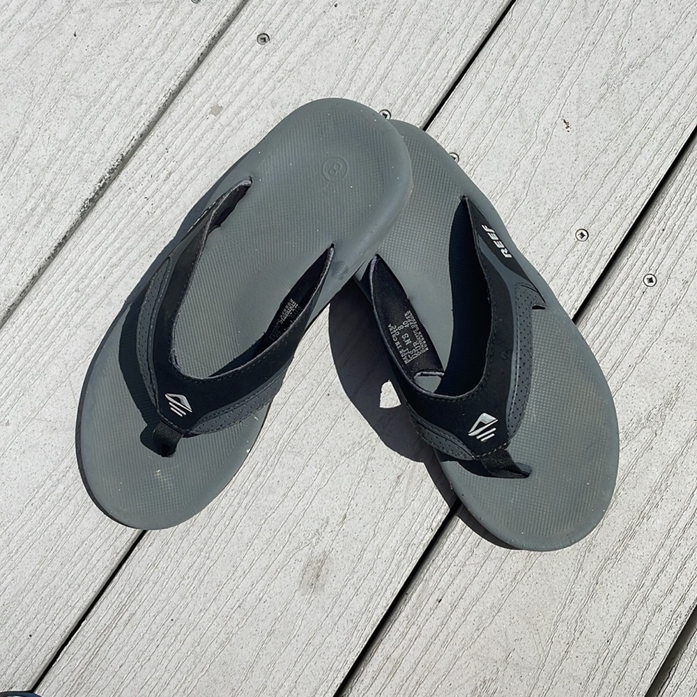 Reef unisex gray and black rubber sole synthetic strap flip flops